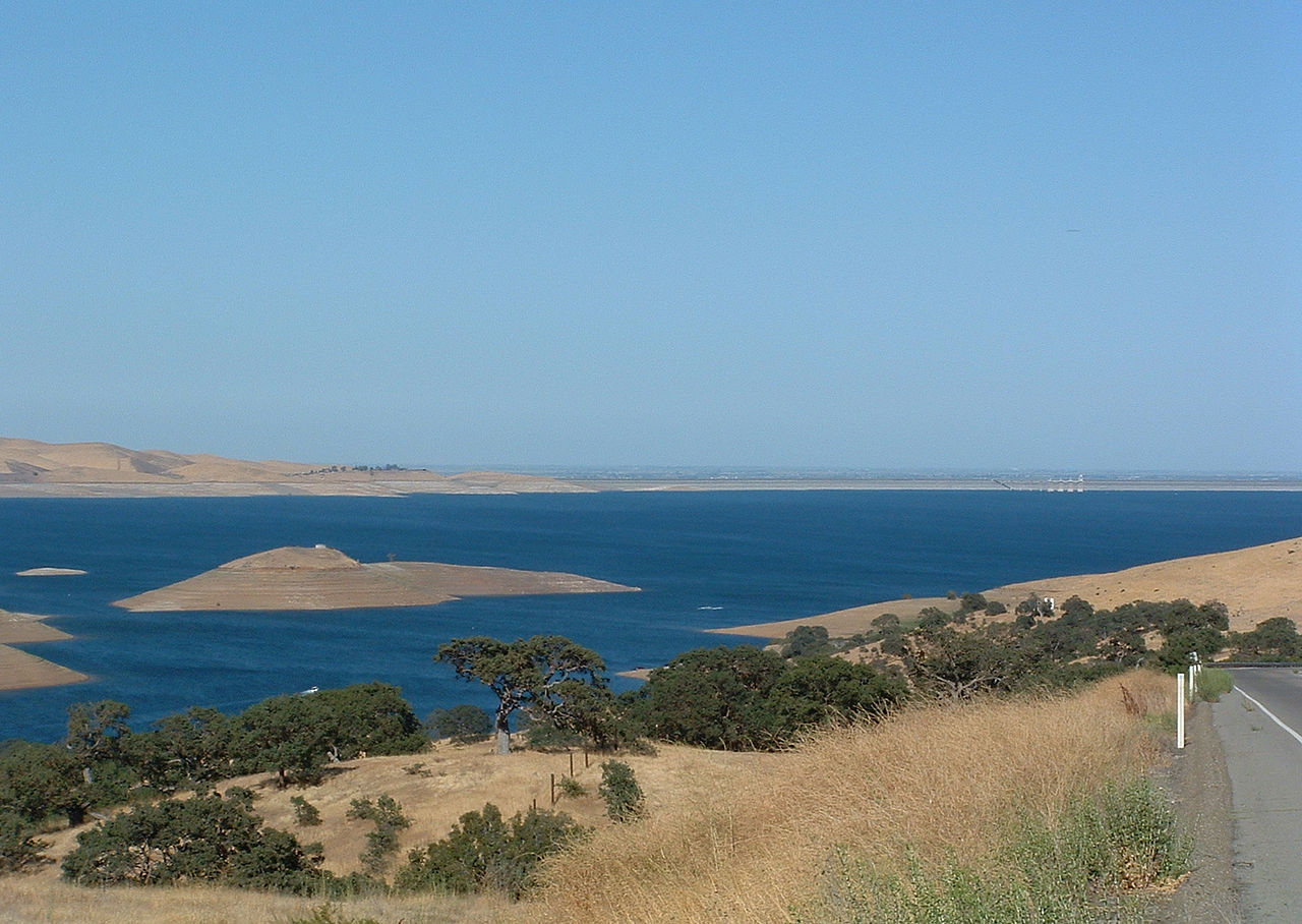 San Luis Reservoir photo by Kjkolb/Wikimedia 